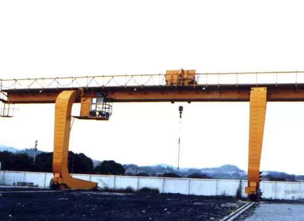 L型龍門(mén)起重機(jī)